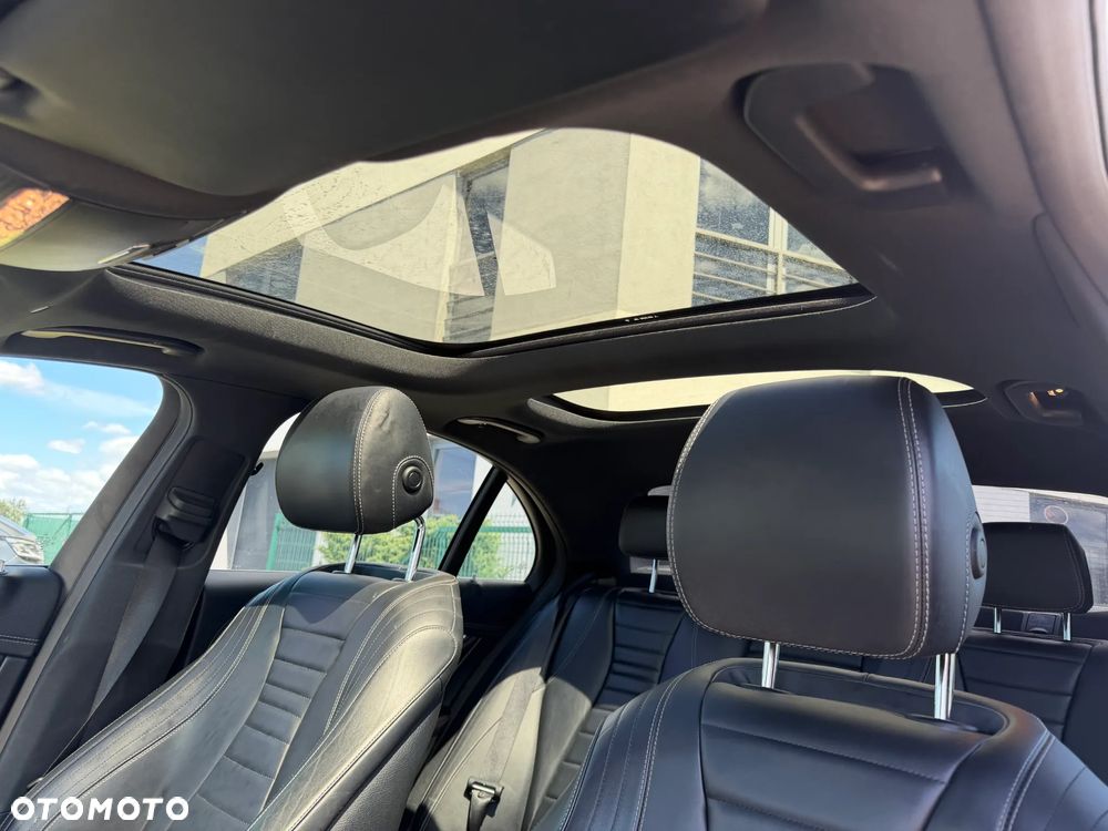 Mercedes-Benz Klasa E 220 d 4-Matic 9G-TRONIC - 11