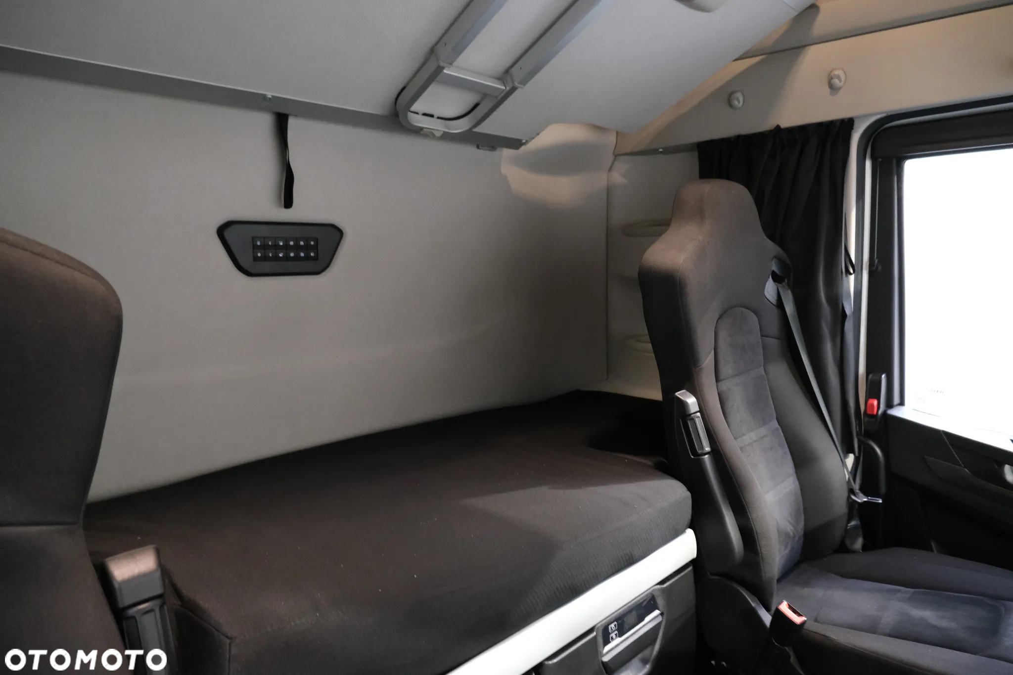 Iveco AS 440 S49 S-Way - 7