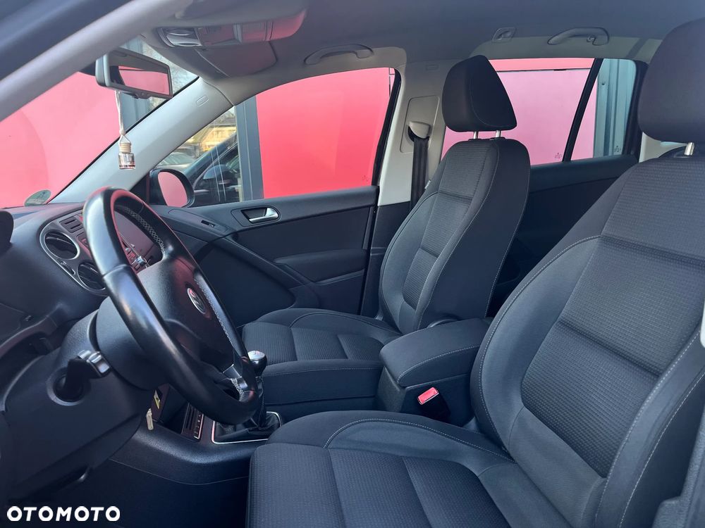 Volkswagen Tiguan 2.0 TDI DPF BlueMotion Technology Exclusive - 22