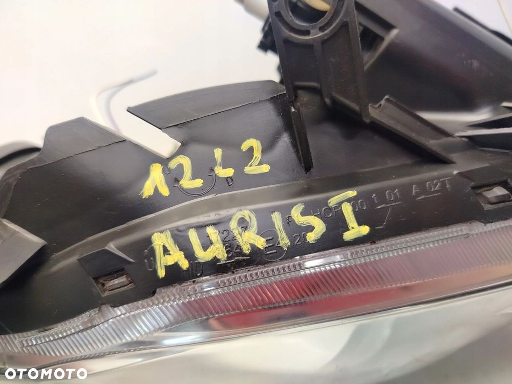 TOYOTA AURIS I LIFT 09R- REFLEKTOR LAMPA PRAWY PRZÓD PRAWA PRZEDNIA - 13