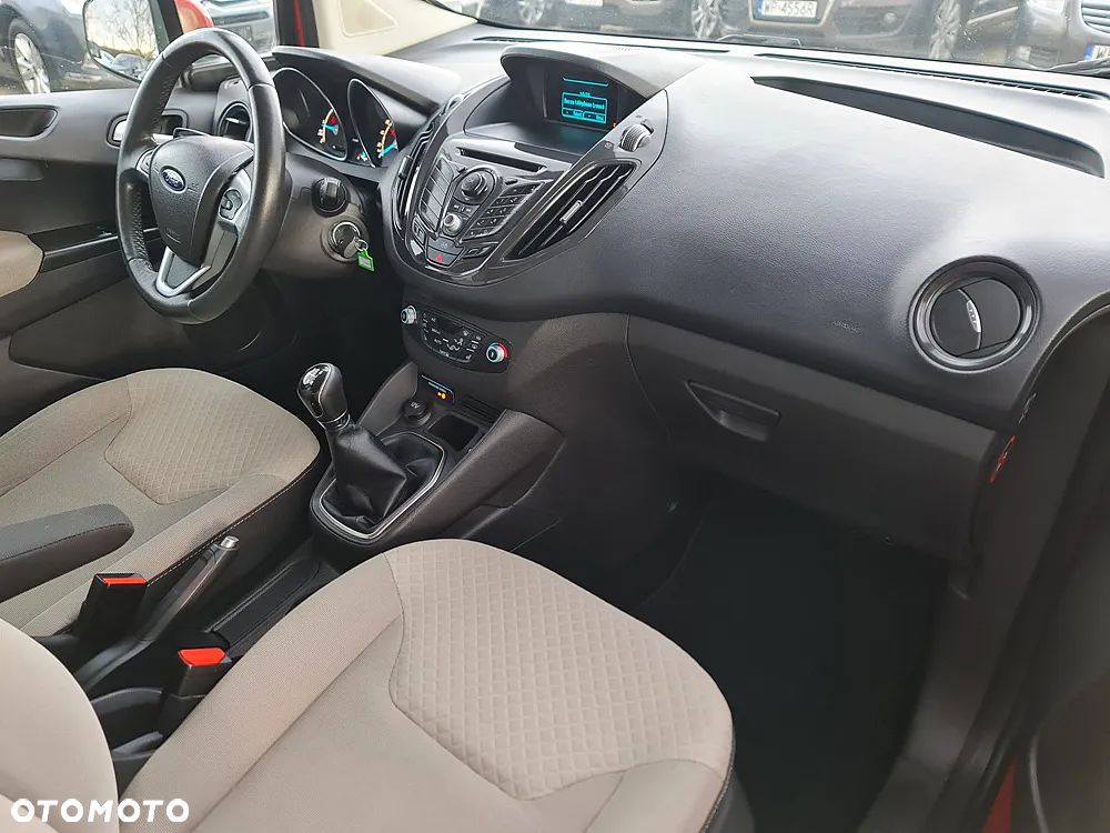 Ford Tourneo Courier 1.5 TDCi Titanium - 26