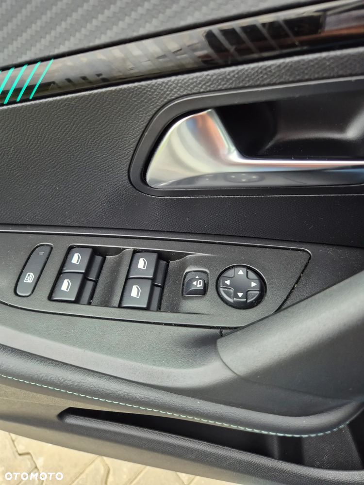 Peugeot 2008 PureTech 130 Allure S&S EAT8 - 26