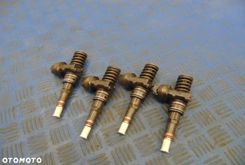 VOLKSWAGEN PASSAT B5 1.9D WTRYSKIWACZ DIESEL 4SZT KOMPLET 0414720214 - 3