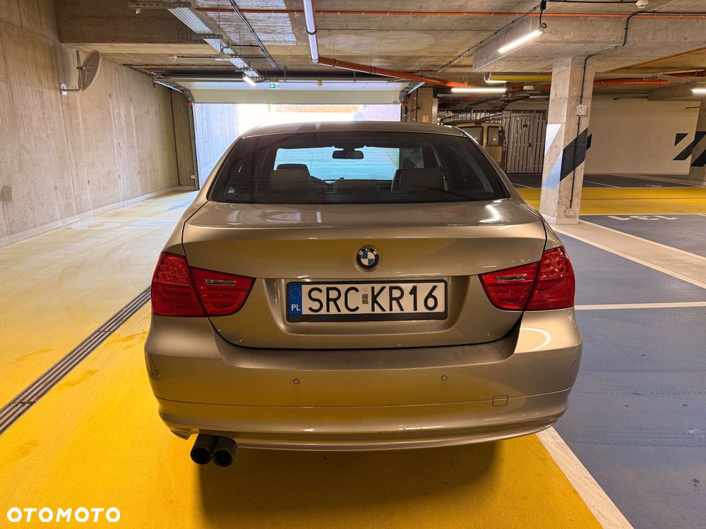 BMW Seria 3 325i - 30