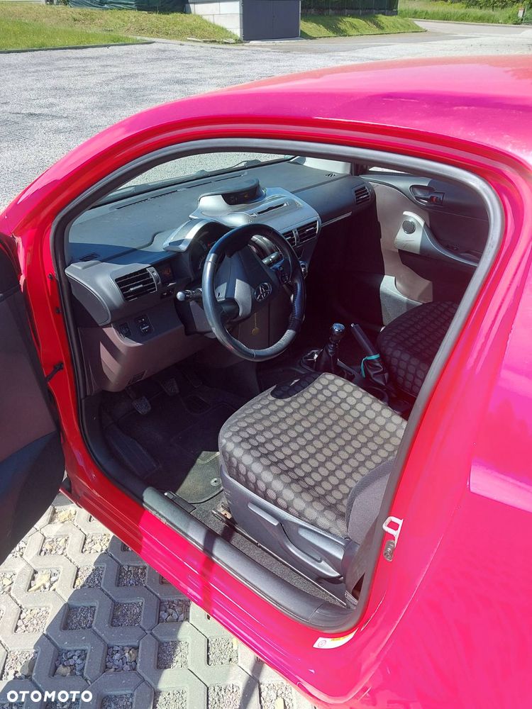 Toyota iQ - 5