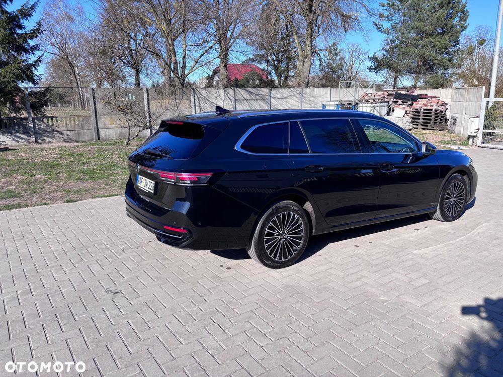 Volkswagen Passat Variant 2.0 TDI SCR 4Motion DSG Elegance - 12