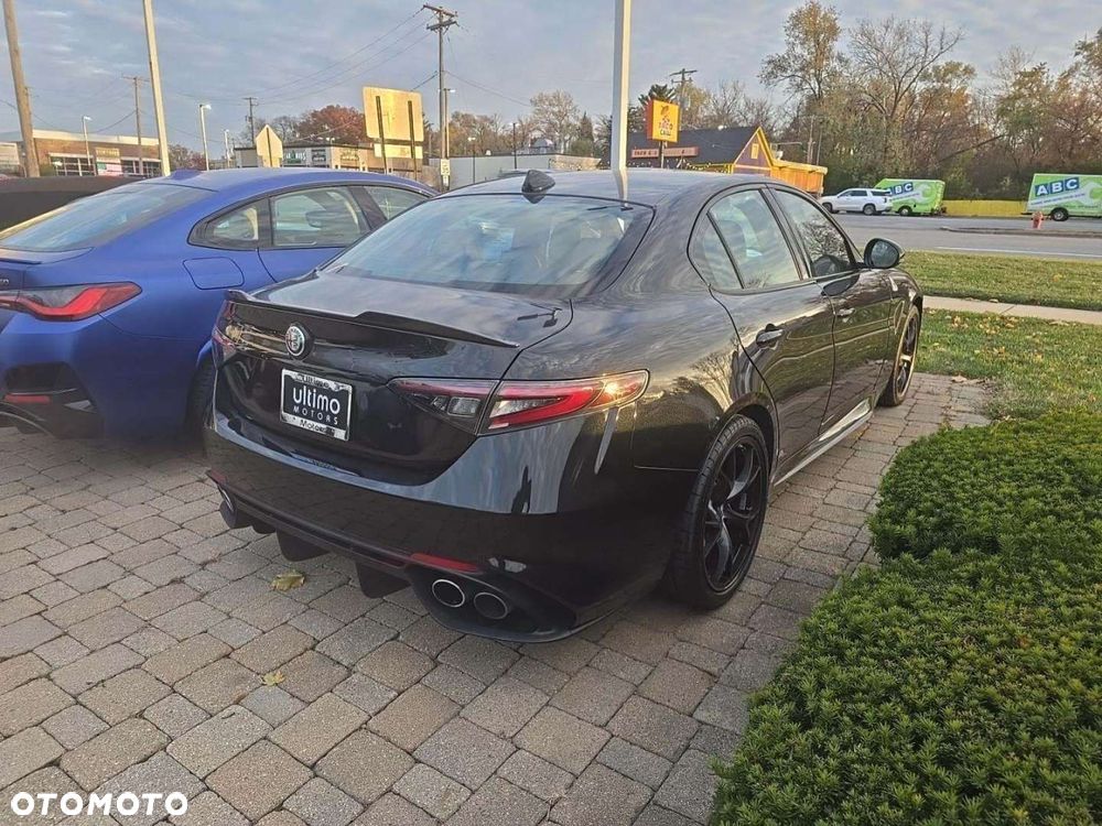 Alfa Romeo Giulia - 5