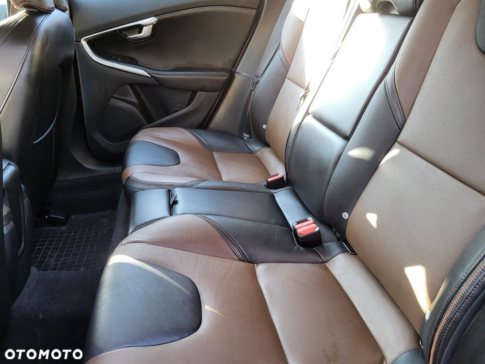 Volvo V40 T3 Drive-E Summum - 4