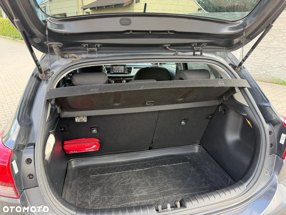 Kia Rio 1.4 L - 12