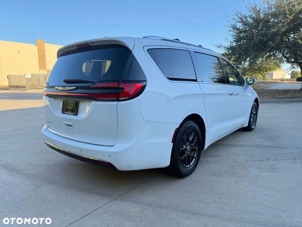 Chrysler Pacifica - 3