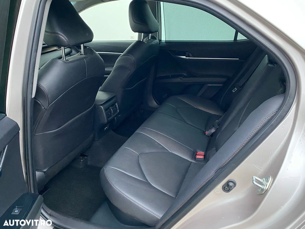 Toyota Camry 2.5 Hybrid Exclusive - 6