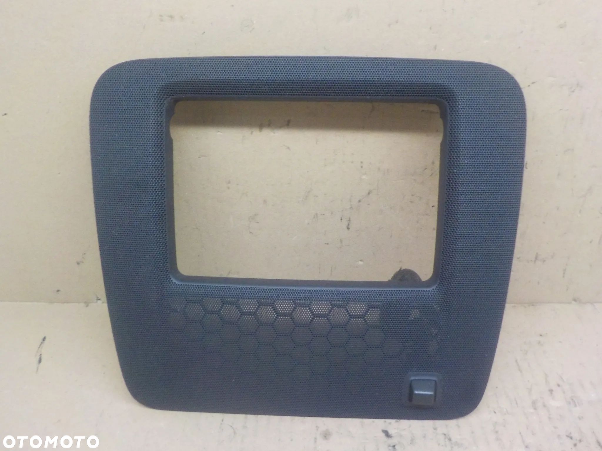 VOLVO V50 MASKOWNICA GŁOŚNIKA OSŁONA NAWIGACJI 08650752 - 1