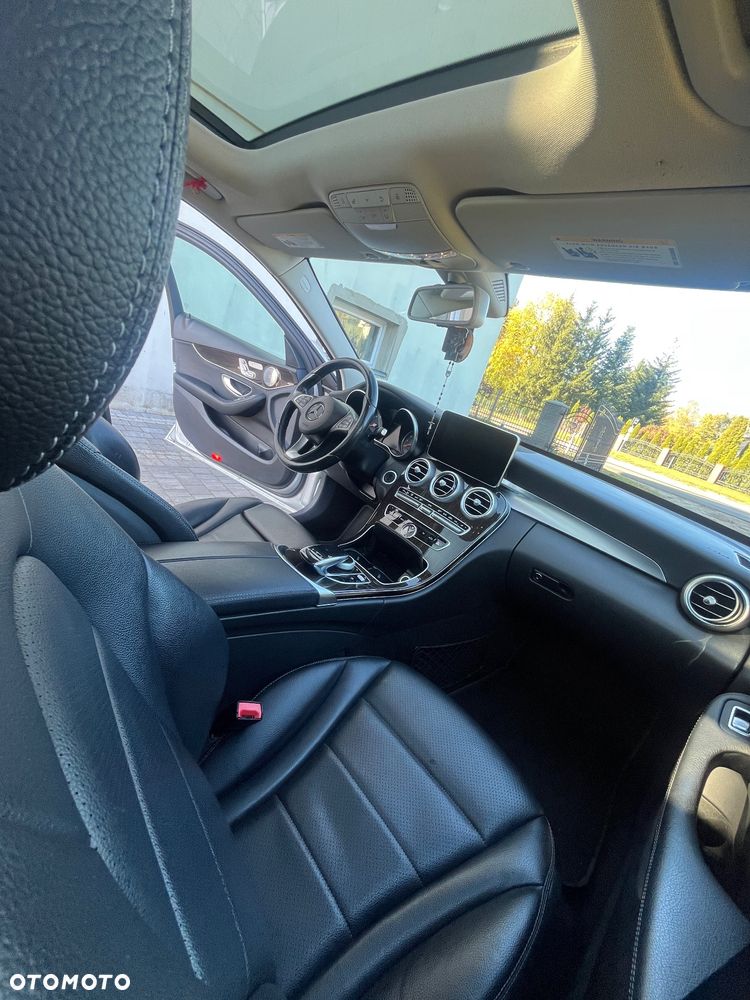 Mercedes-Benz Klasa C 300 7G-TRONIC - 32