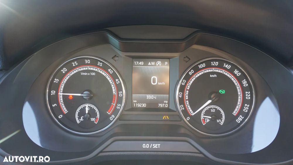 Skoda Octavia 2.0 TDI DSG RS - 22
