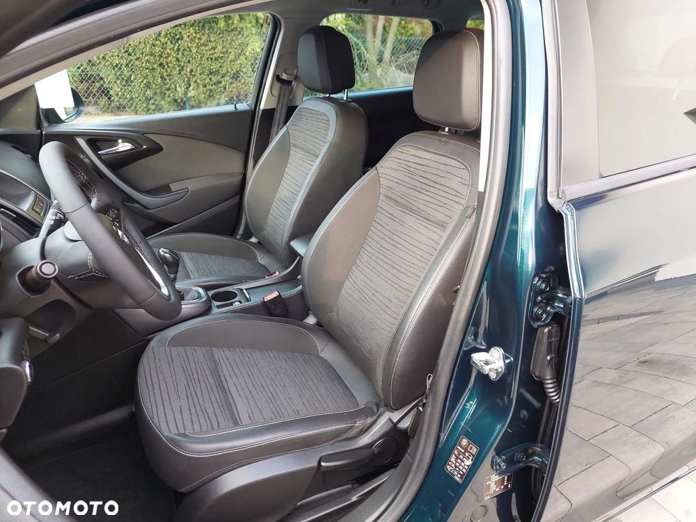 Opel Astra 1.4 Turbo Exklusiv - 10