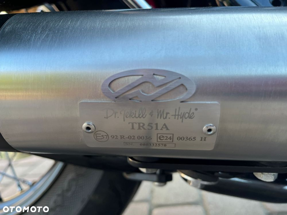 Triumph Bonneville Bobber - 15