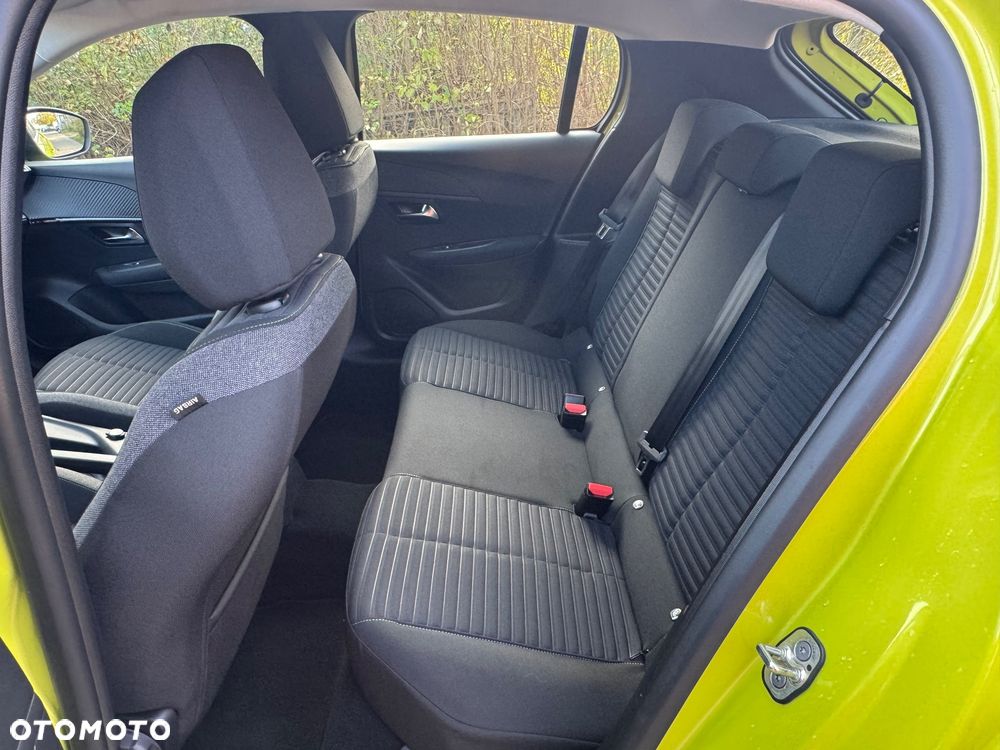 Peugeot 208 - 17