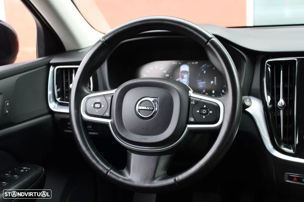 Volvo V60 2.0 B4 Momentum Core Geartronic - 20