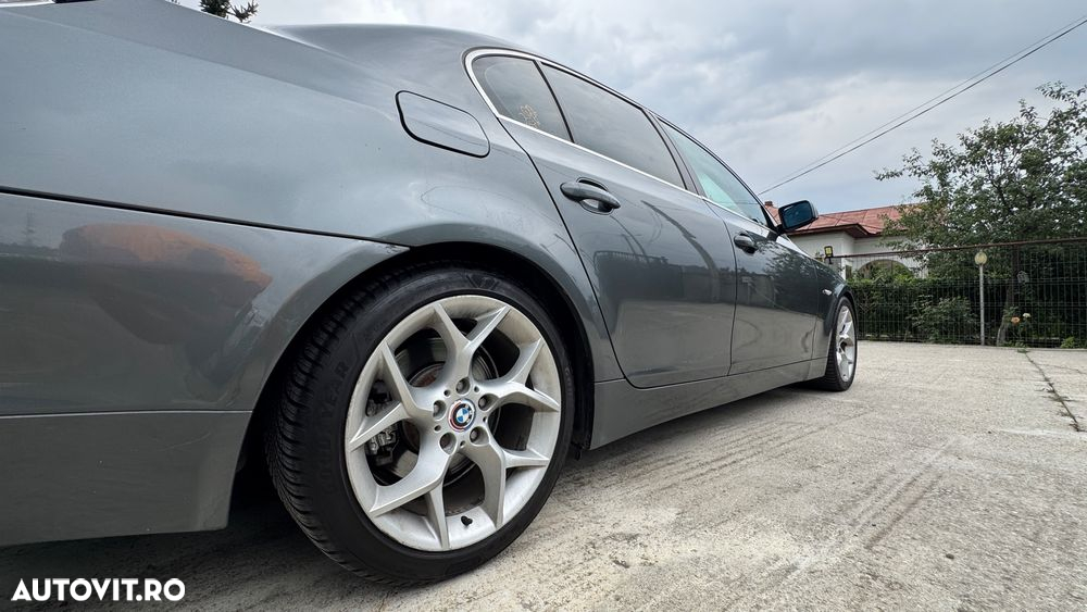 BMW Seria 5 525d - 14