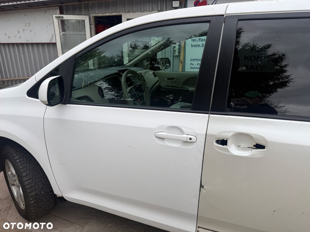 Drzwi przednie lewe Toyota Sienna 10-15r. Kod lakieru 040.