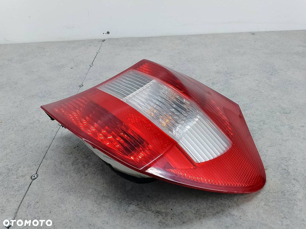 LAMPA TYLNA PRAWA BMW 1 E87 6924502 HATCHBACK 5D - 4