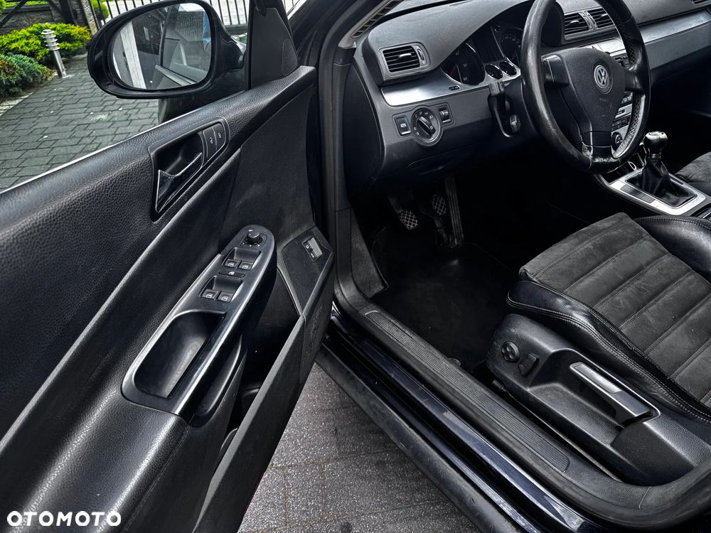 Volkswagen Passat 2.0 TDI DPF Highline - 13