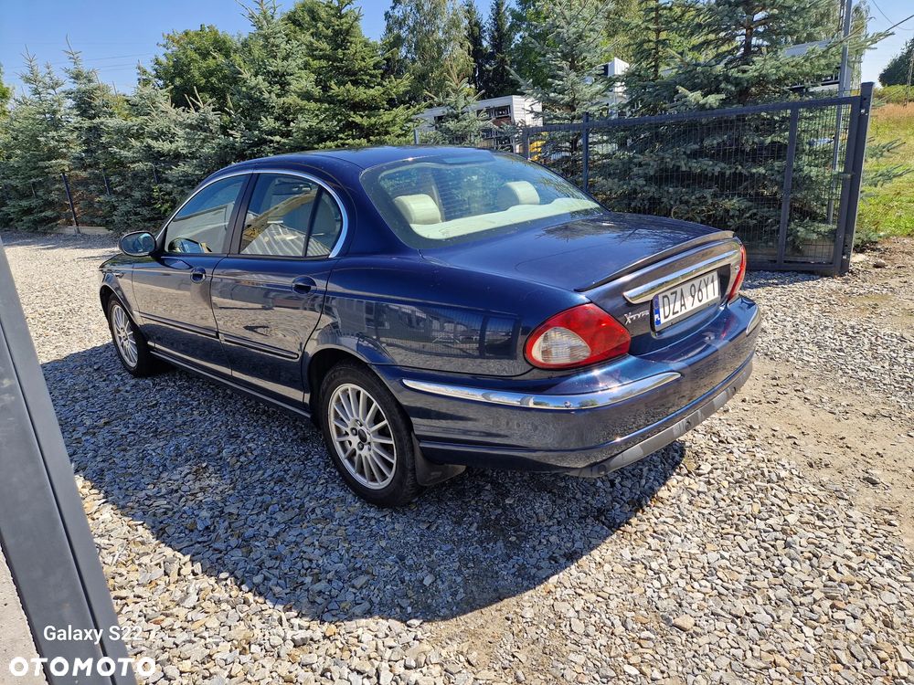 Jaguar X-Type 2.0 - 10