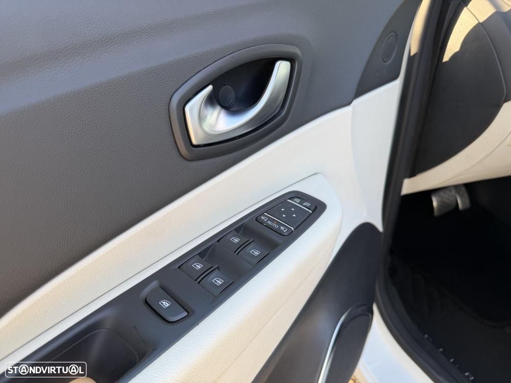 Renault Captur ENERGY TCe 120 EDC Luxe - 19