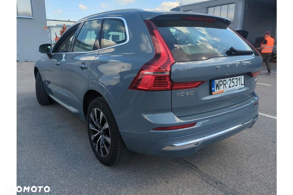 Volvo XC 60 B4 D AWD Plus Bright - 2