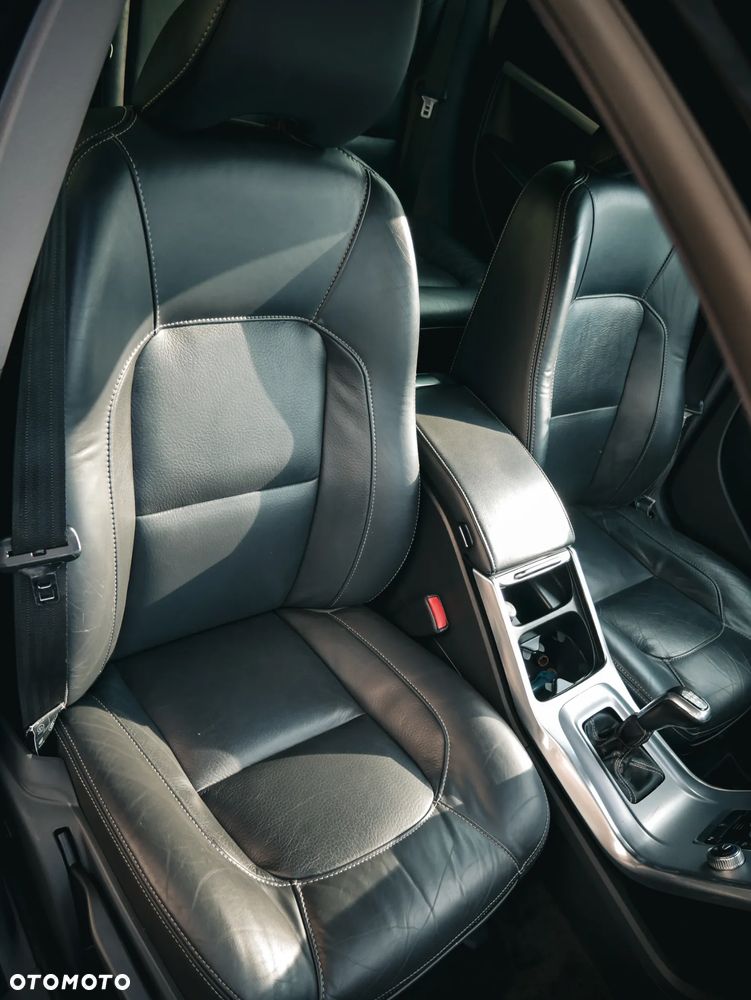Volvo V70 D4 Black Edition - 16
