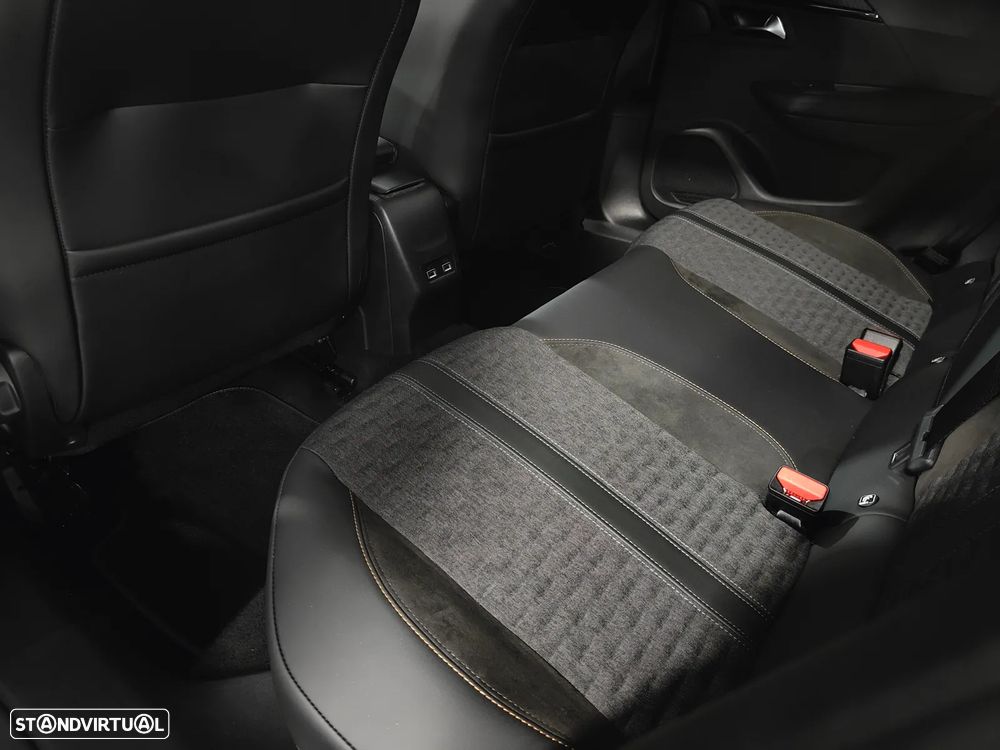 Peugeot 2008 1.2 PureTech Allure EAT8 - 41