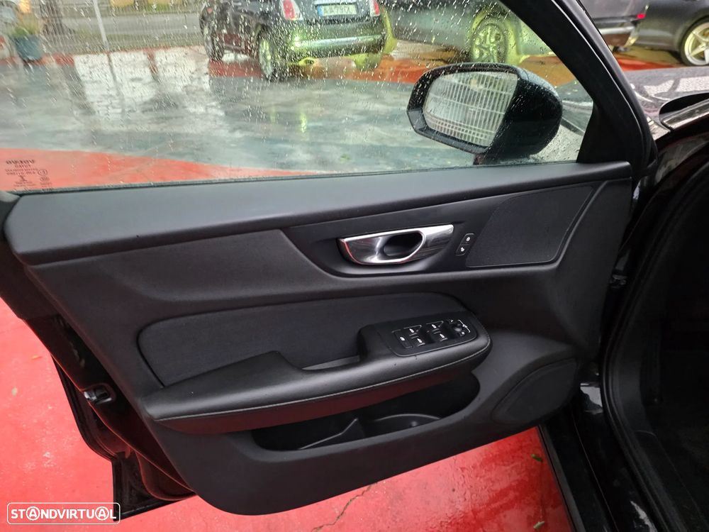 Volvo V60 2.0 D3 Momentum Geartronic - 17