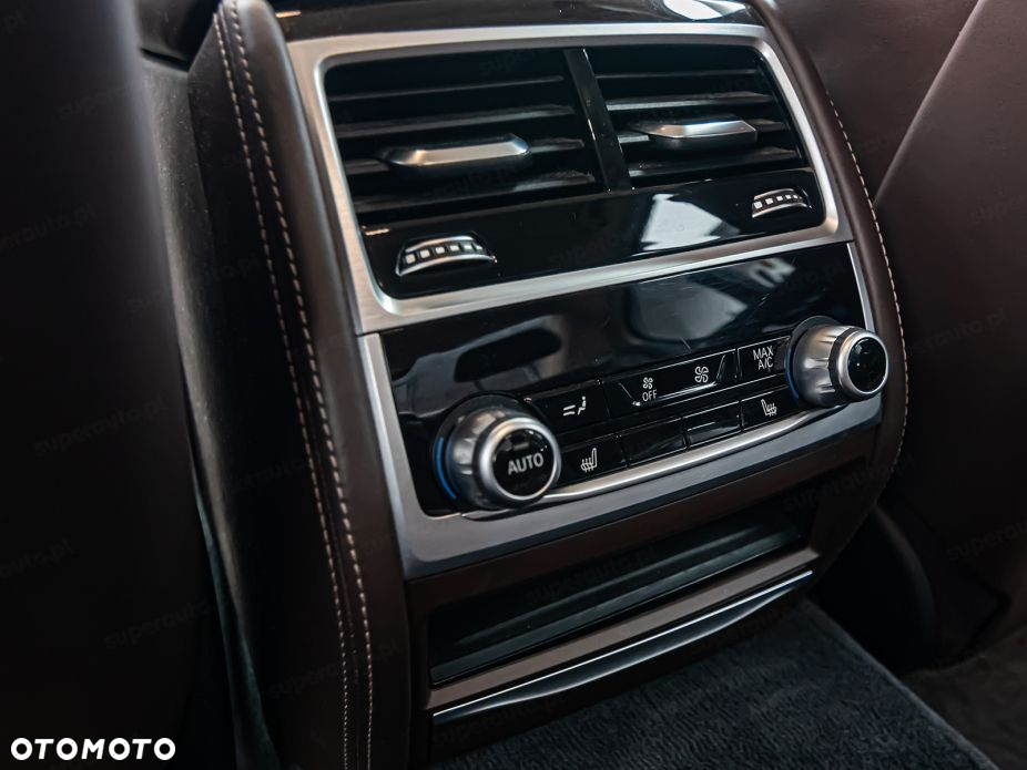 BMW Seria 7 740d xDrive - 29