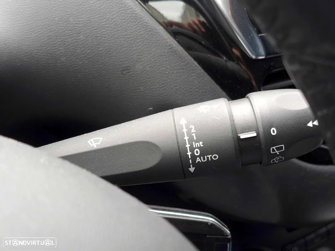 Peugeot 208 1.2 PureTech Signature - 7