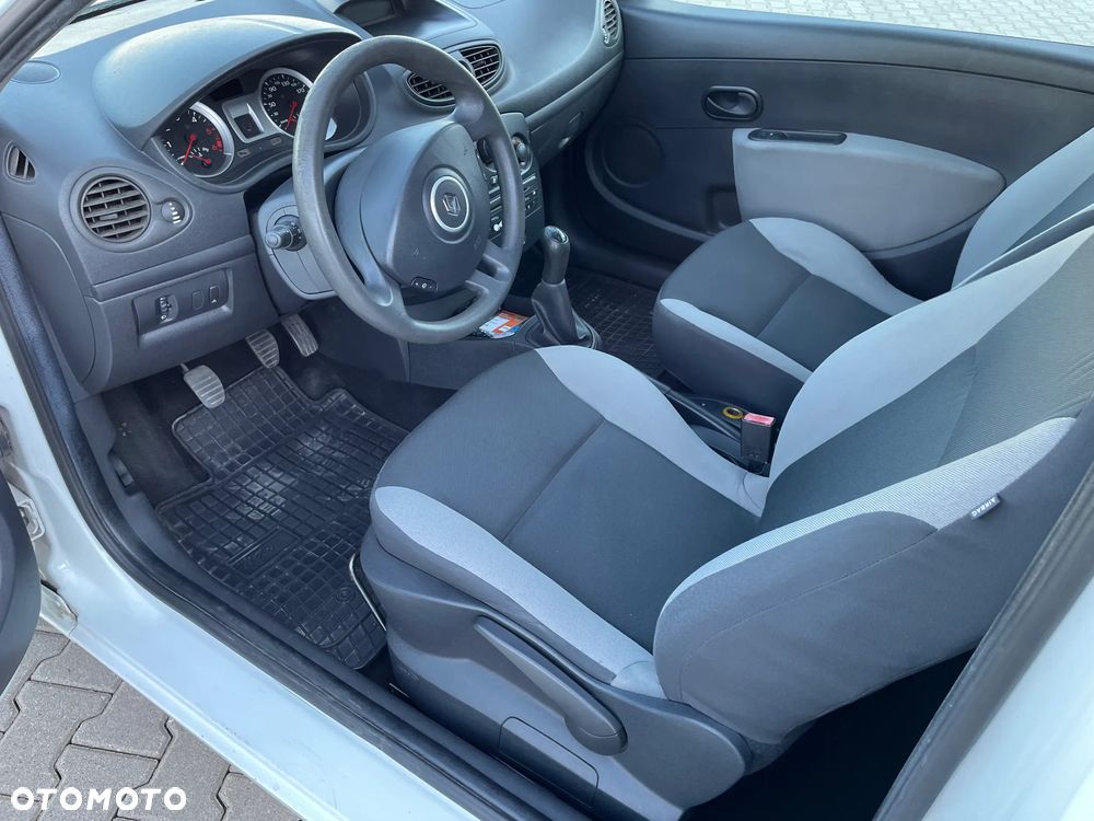 Renault Clio - 11