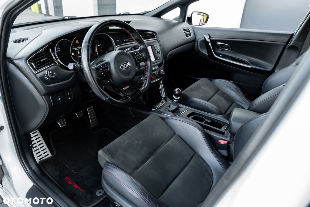 Kia Ceed 1.6 T-GDI GT - 17