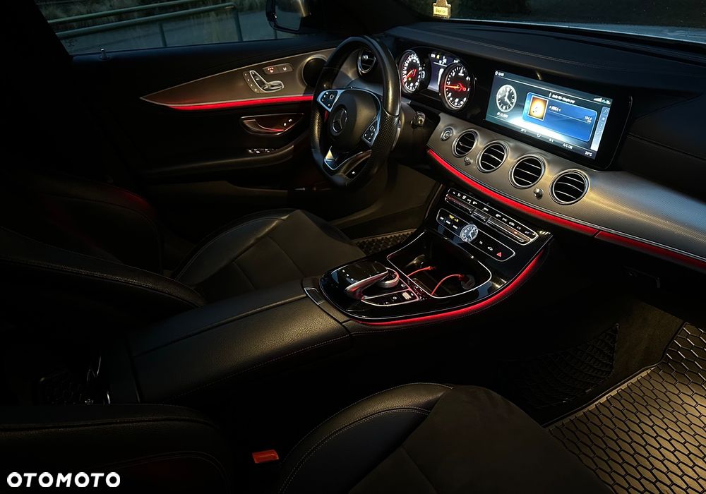 Mercedes-Benz Klasa E 220 d 9G-TRONIC - 23