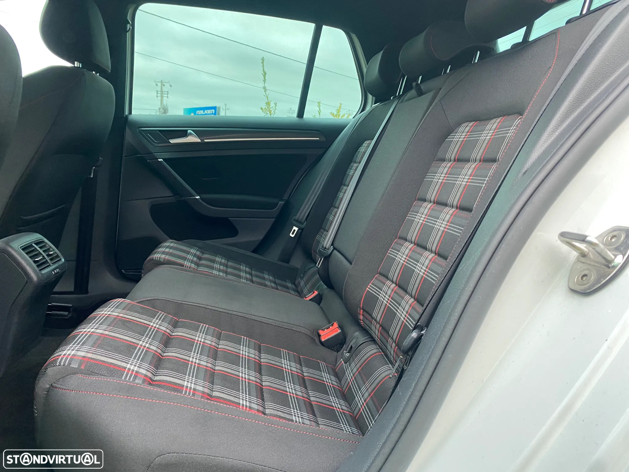 VW Golf 2.0 TSI GTI DSG Performance - 17