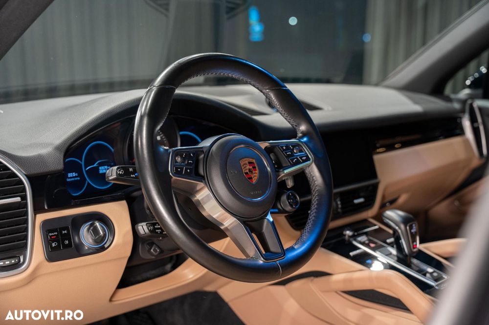Porsche Cayenne - 22