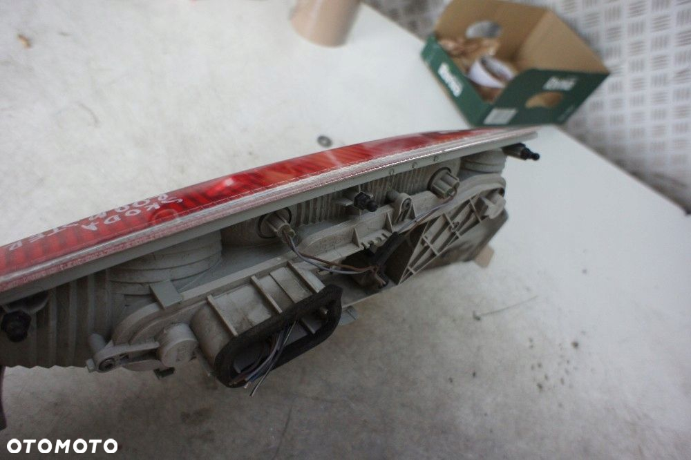 SKODA ROOMSTER LAMPA LEWY TYŁ - 4