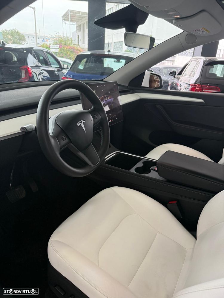 Tesla Model Y Long Range Dual Motor AWD - 8