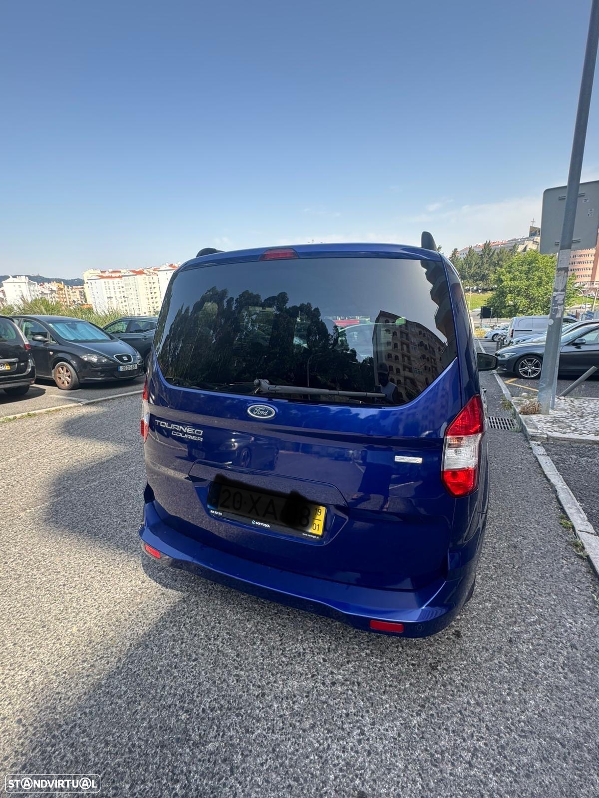 Ford Tourneo Courier 1.0 EcoBoost Titanium - 2