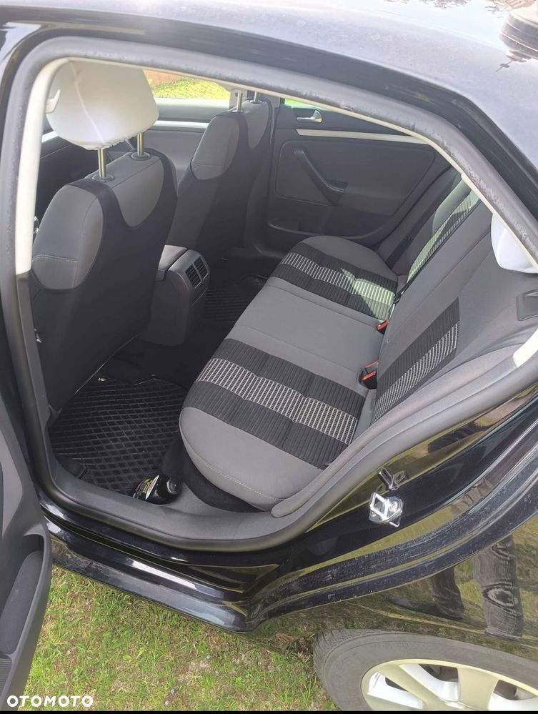 Volkswagen Jetta - 3