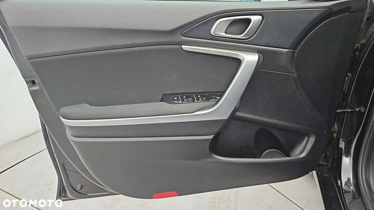 Kia Ceed 1.5 T-GDI M - 10