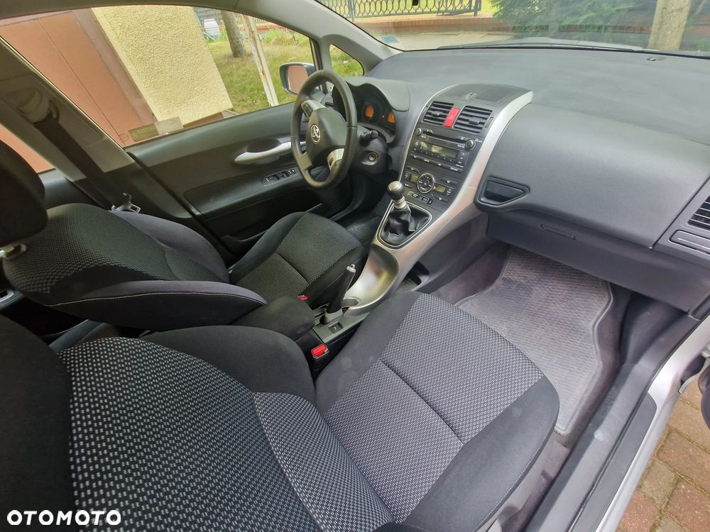 Toyota Auris 1.6 Premium - 9