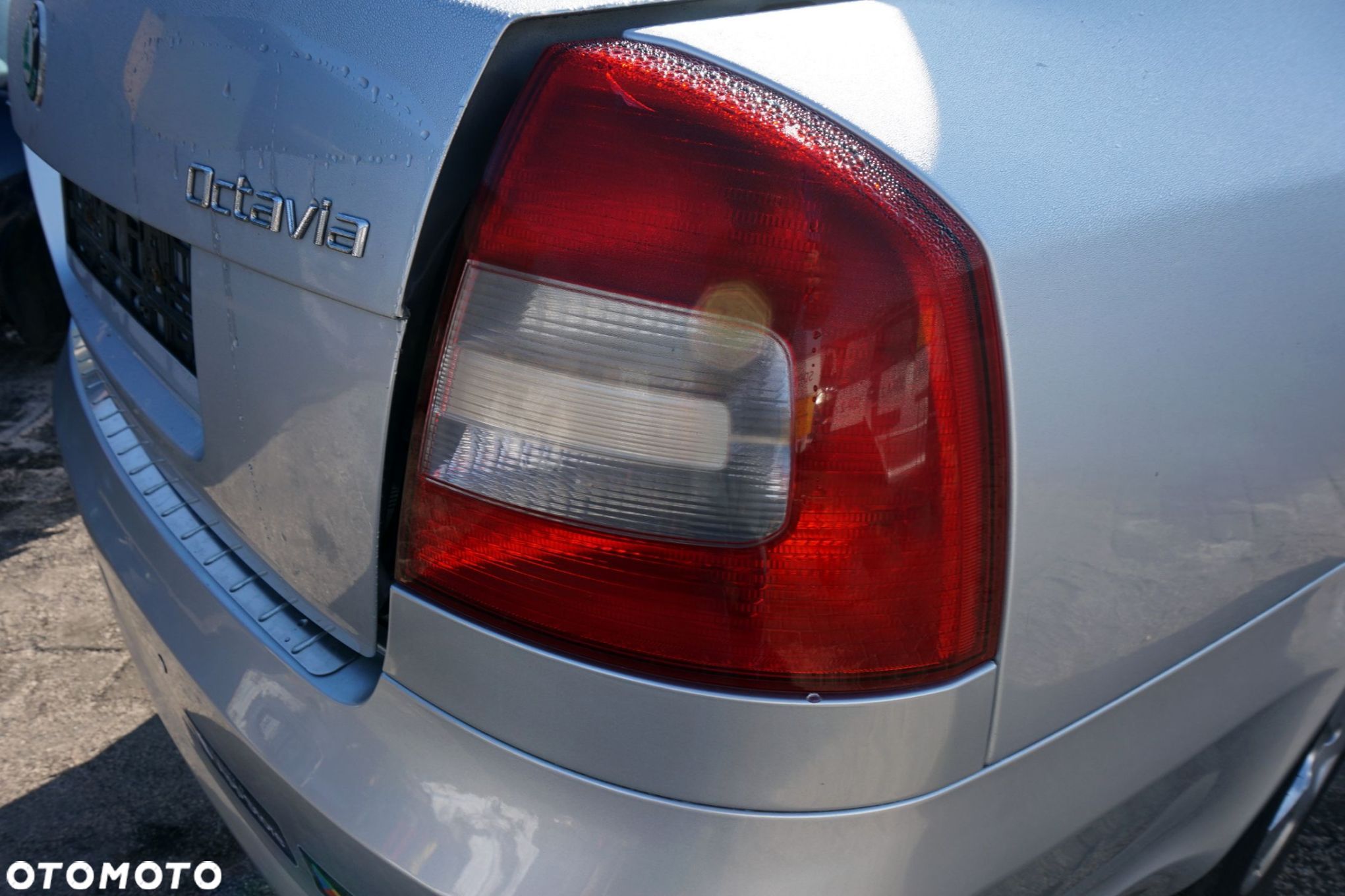 LAMPA TYLNA PRAWA OCTAVIA II LIFT HB  SKODA 2008-2013 - 1
