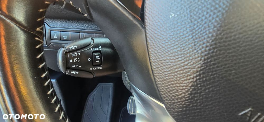 Peugeot 308 1.2 PureTech Allure S&S - 21