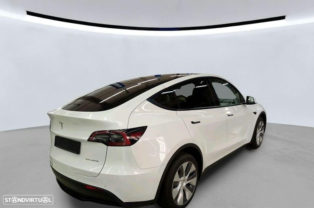 Tesla Model Y Long Range Dual Motor AWD - 3