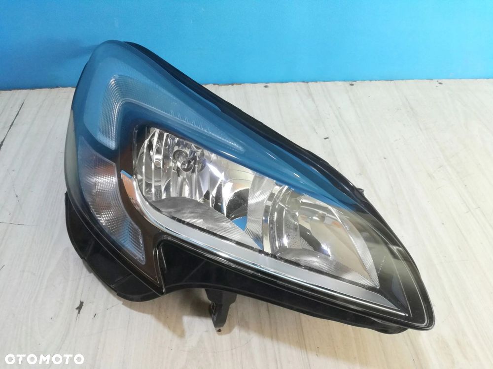 Opel Corsa E lampa reflektor przód prawa Anglia 14/19 - 1