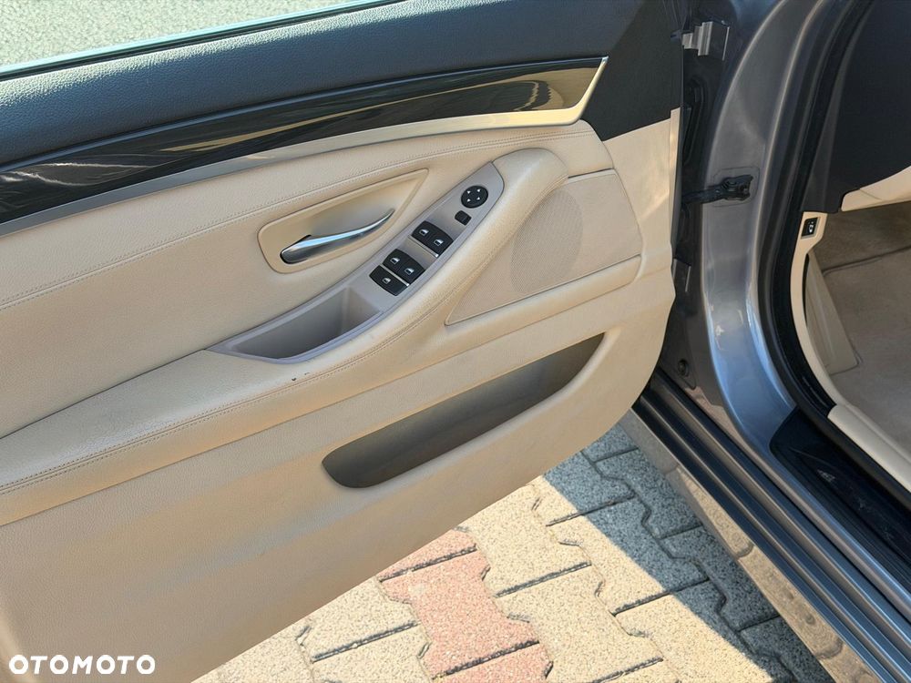 BMW Seria 5 523i - 9